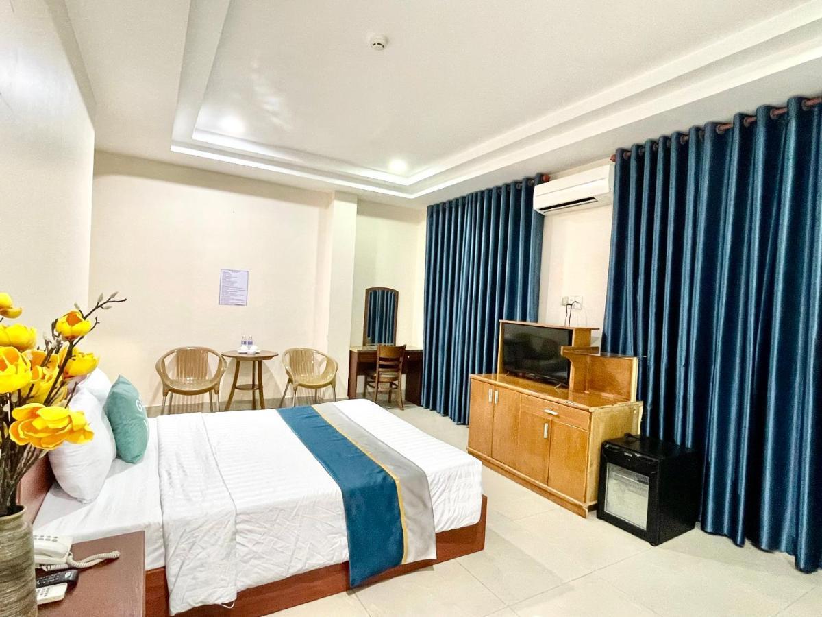 होटल Hoa De Nhat Hotel- San Bay Tan Son Nhat