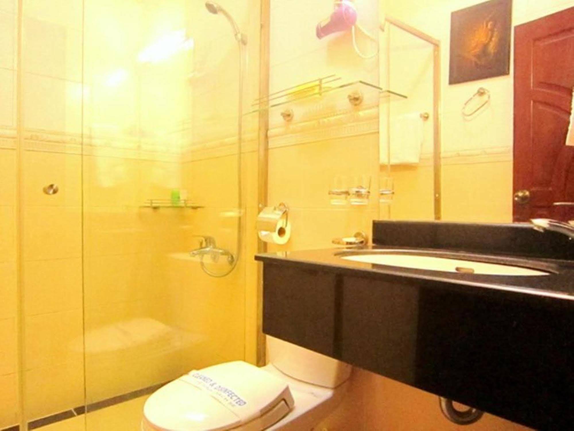 होटल Hoa De Nhat Hotel- San Bay Tan Son Nhat