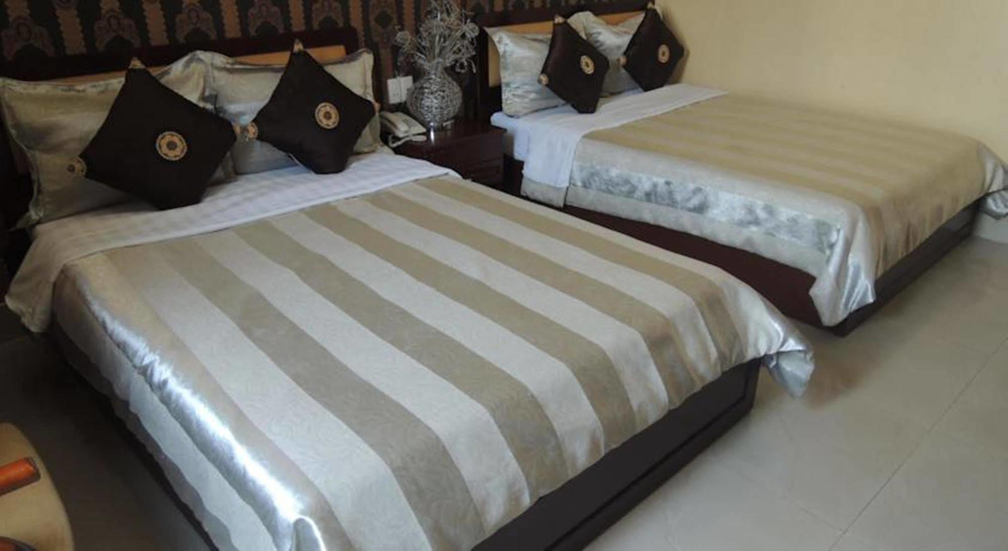 Hoa De Nhat Hotel- San Bay Tan Son Nhat होटल