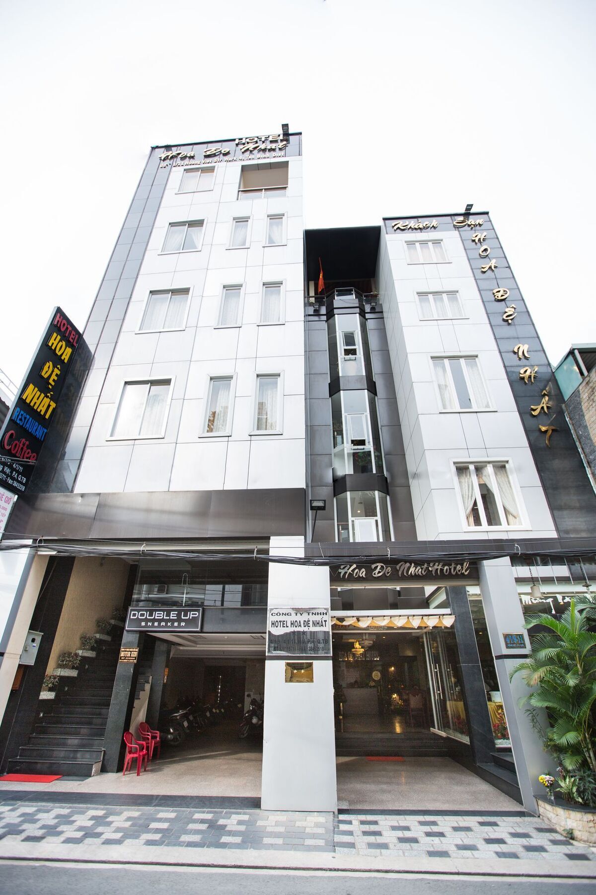 होटल Hoa De Nhat Hotel- San Bay Tan Son Nhat