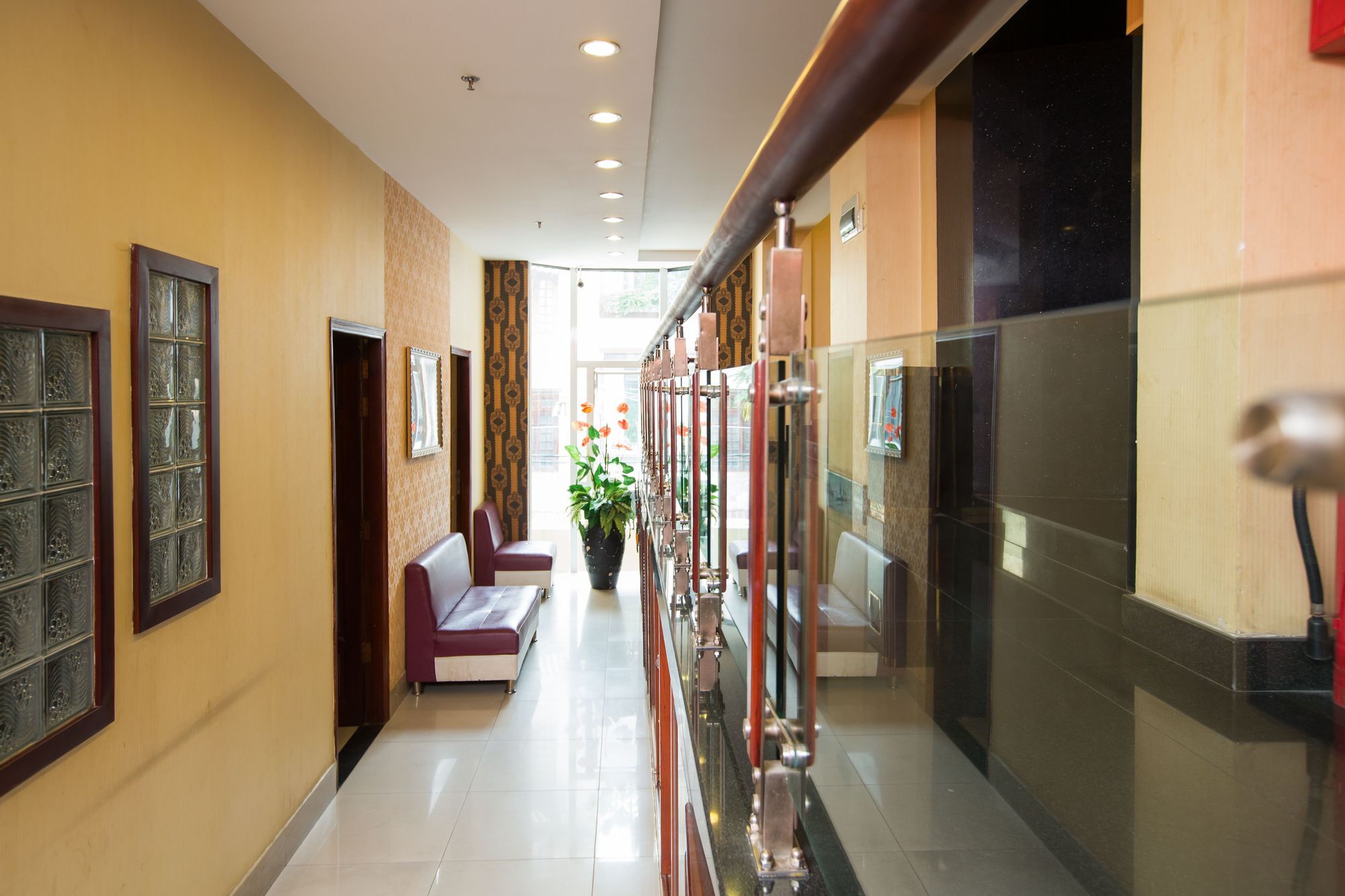 होटल Hoa De Nhat Hotel- San Bay Tan Son Nhat